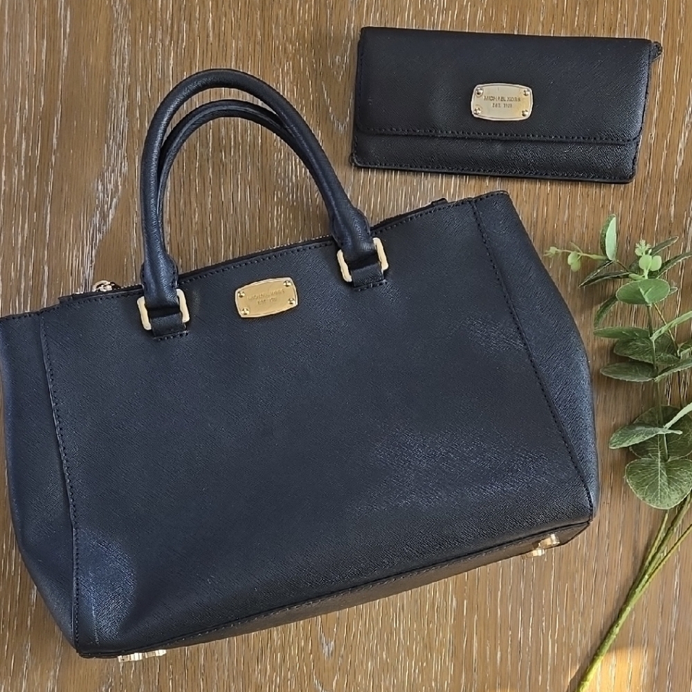 Michael Kors Handbag & Wallet Set